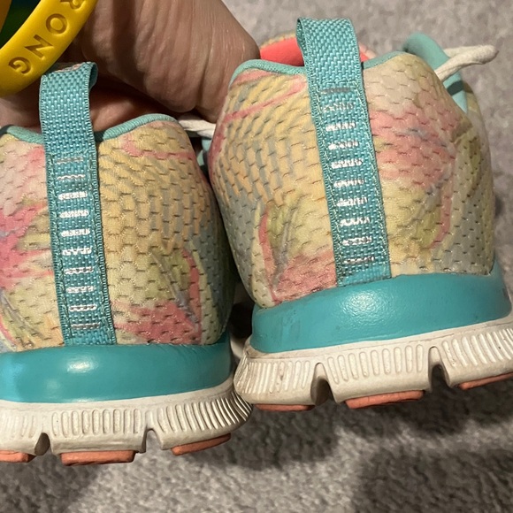 Skechers Lightweight Pastel Sneakers - Picture 5 of 8